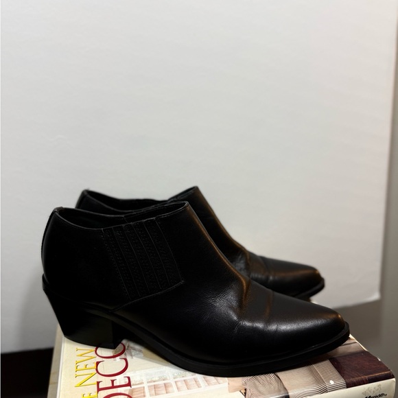 Steve Madden Shoes - Steve Madden Size 8.5 Black Ankle Booties